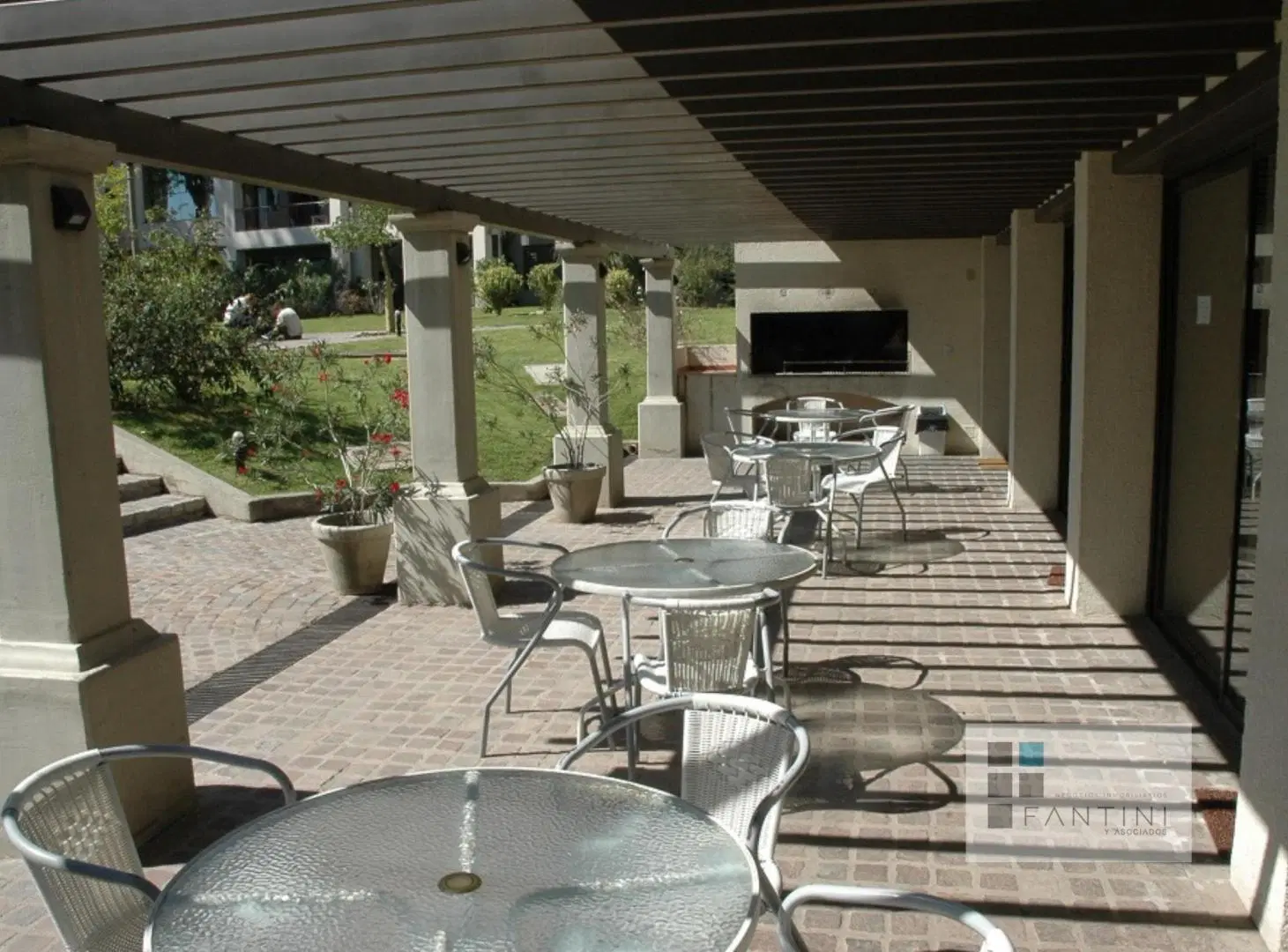 Alquiler Casonas del Sur. 1 dormitorio. b Jardín. Balcón. Primer piso. Cochera. Malagueño 1074 1