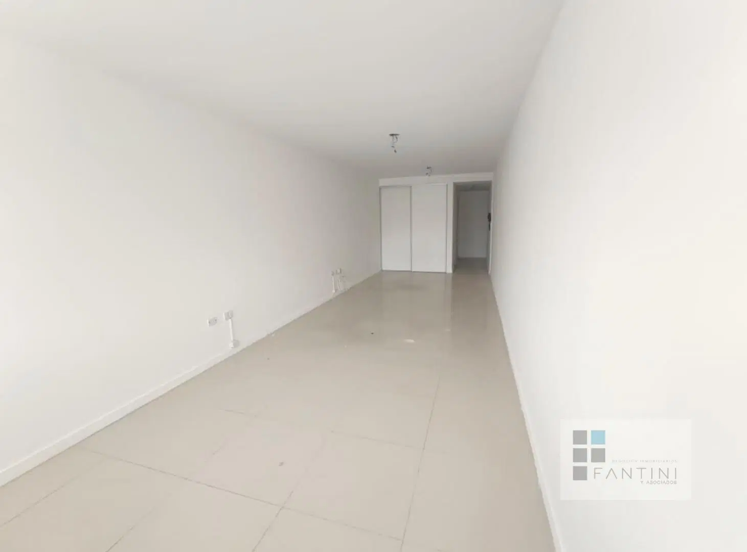 Alquiler Oficina Centro. Planta libre. Moderna. Luminosa. Externa. 40mts. Guardia. Rioja 441 2