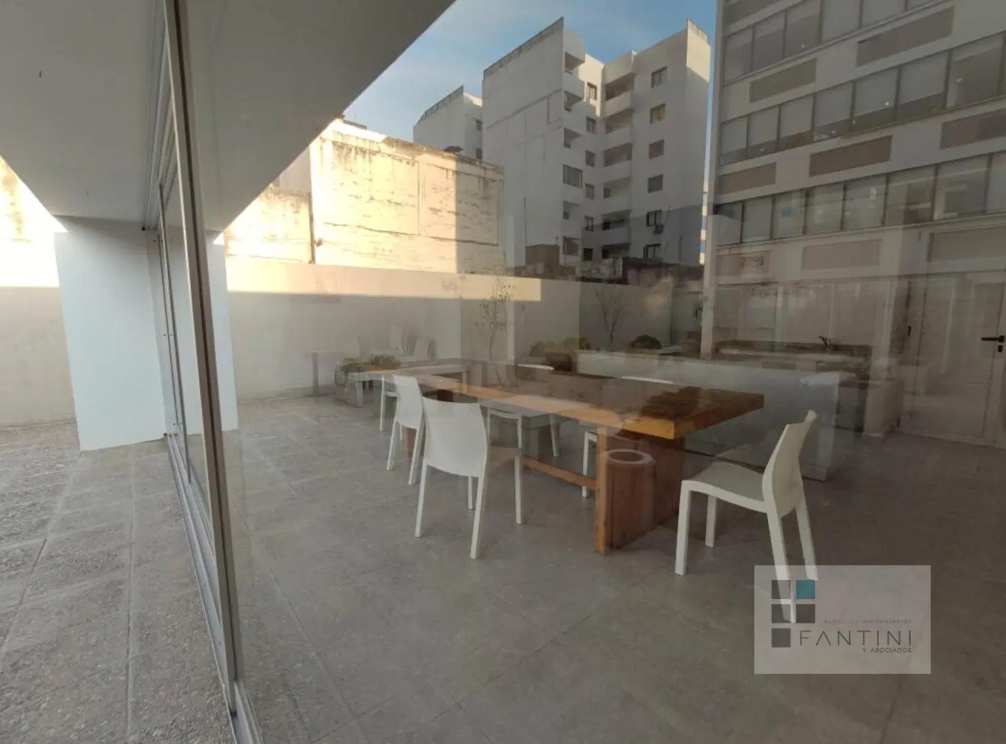 Alquiler Oficina Centro. Planta libre. Moderna. Luminosa. Externa. 40mts. Guardia. Rioja 441 3