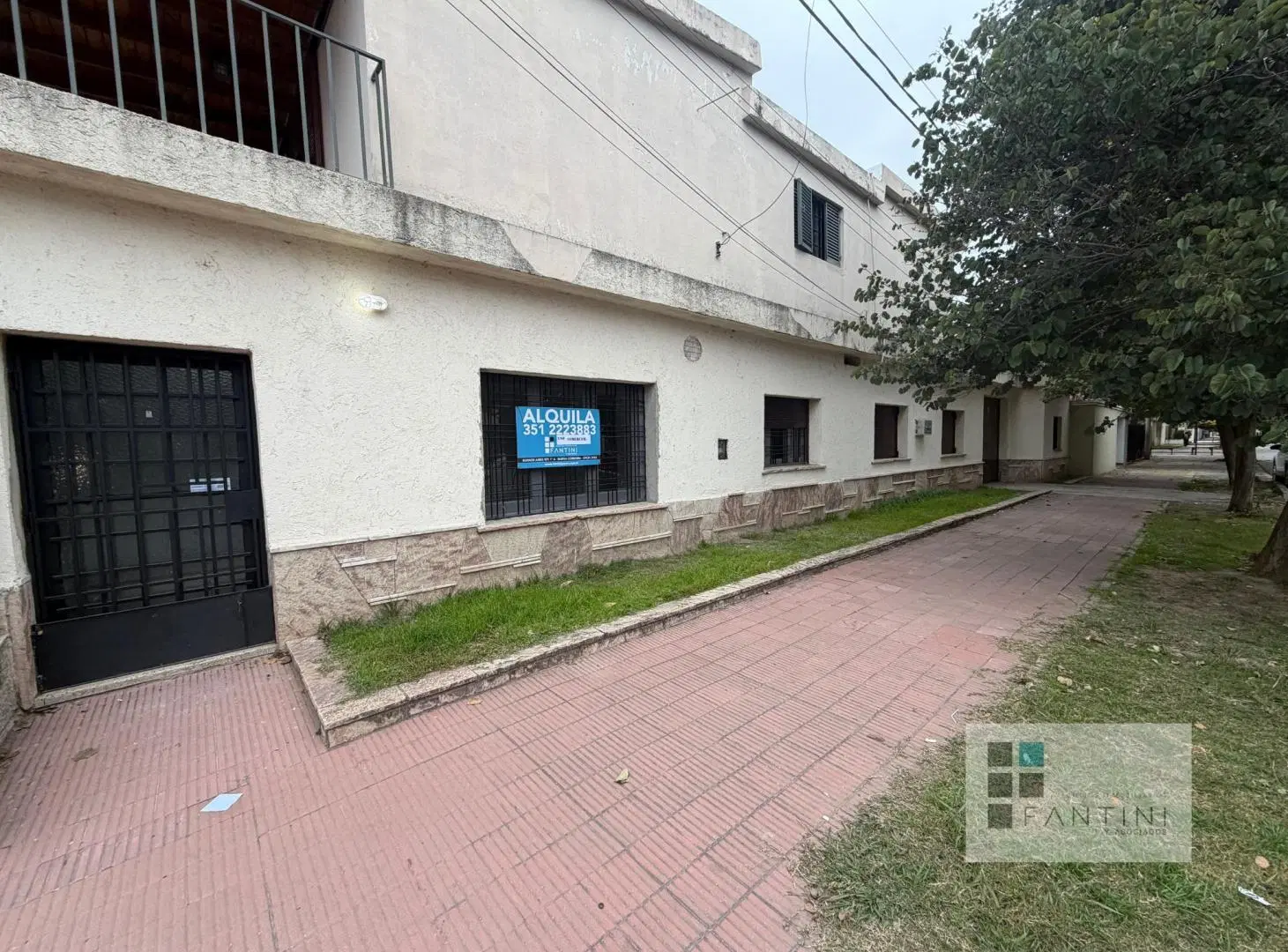 Alquiler local comercial b JARDIN. Apto oficina-comercial. 41m2. Baño . Luz. Agua. Profesional. 5