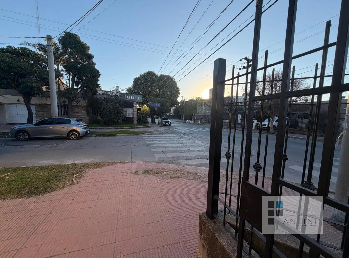 Alquiler local comercial b JARDIN. Apto oficina-comercial. 41m2. Baño . Luz. Agua. Profesional. 8