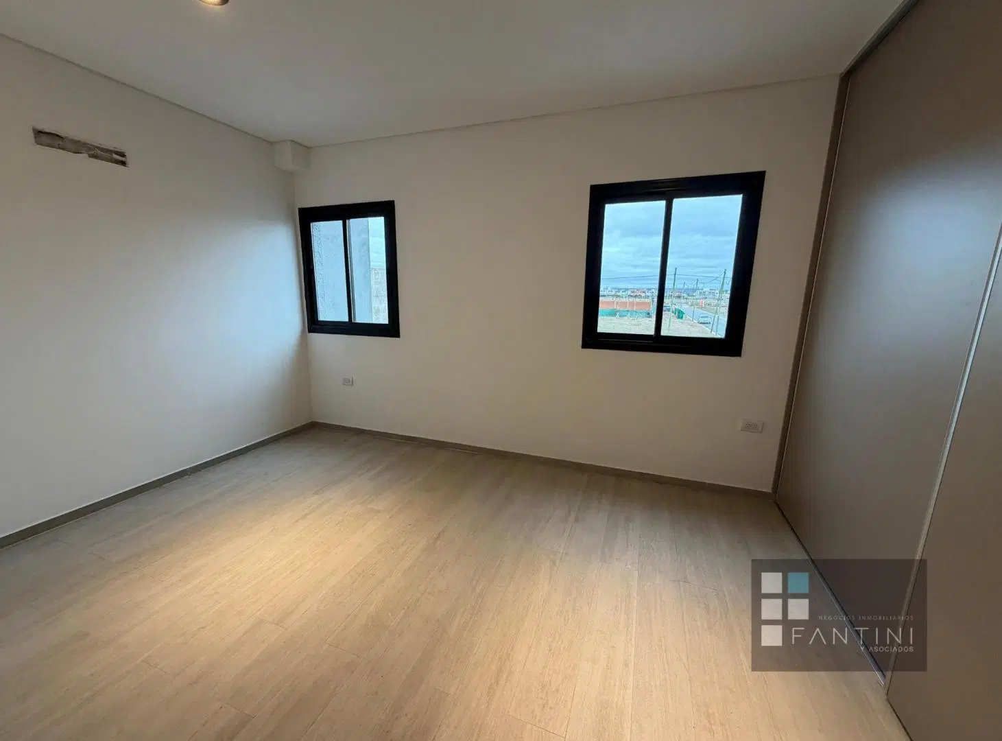 DUPLEX EN VENTA EN CUESTA DE MANATIALES 8