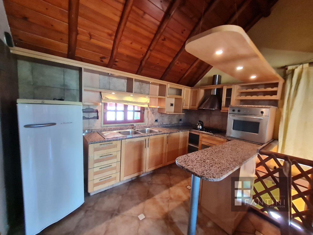 Foto de Casa amoblada en Mina Clavero. Cochera. Pileta. Quincho. San Martin, imagen 4