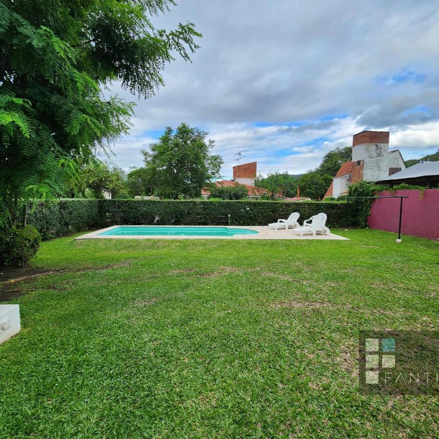 Foto de Venta Casa en Villa Carlos Paz. Amoblada. 2 dorm. Pileta. Cochera. Sol, imagen 5