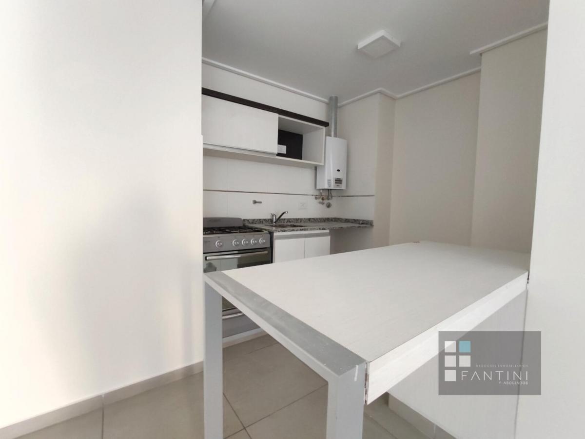 Foto de 1 Dorm // Nueva Córdoba // Balcón al frente // Piso 4 // Achaval, imagen 2