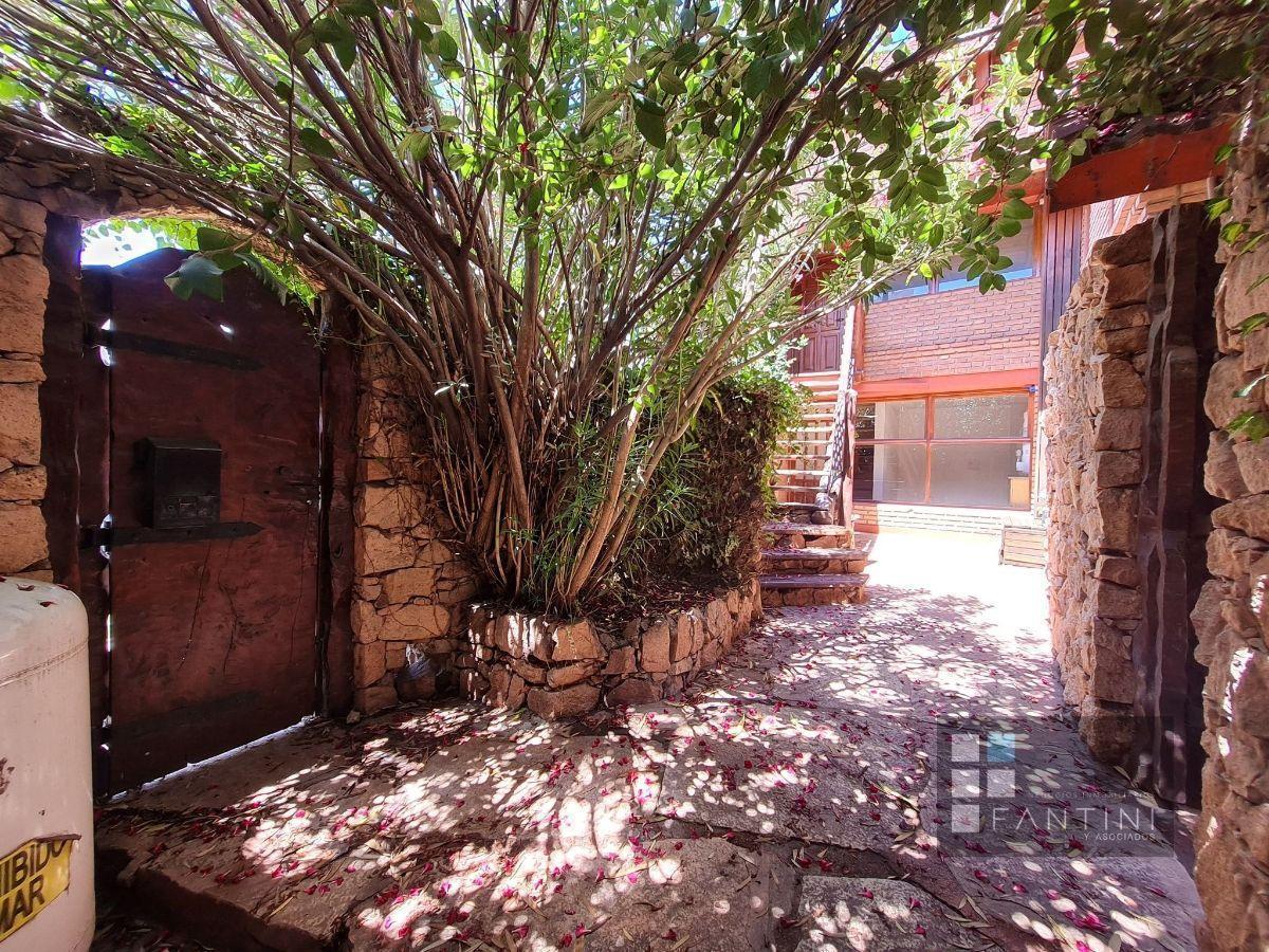 Foto de Casa amoblada en Mina Clavero. Cochera. Pileta. Quincho. San Martin, imagen 5