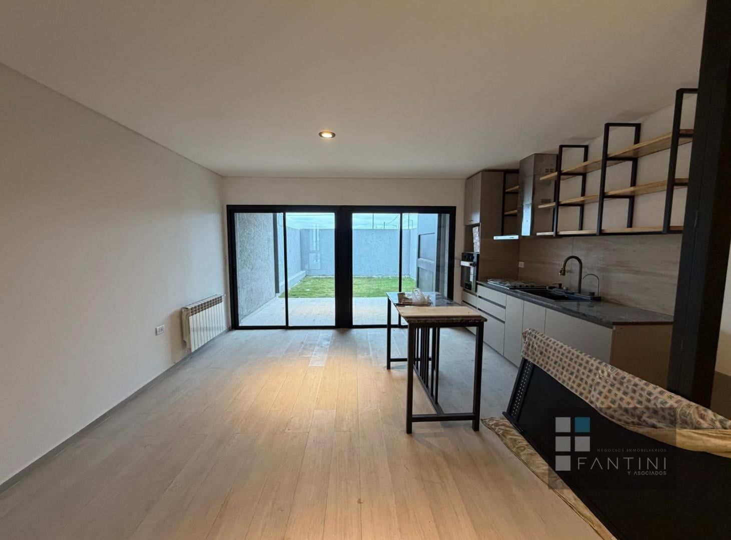 DUPLEX EN VENTA EN CUESTA DE MANATIALES. 2 DORM. 3 BAÑOS. COCHERA.