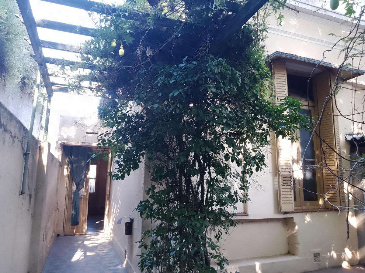 Casa Lote Propio 8.66 X 42 m - 2 Entradas Cochera Patio Jardín Terraza Villa Luro 3