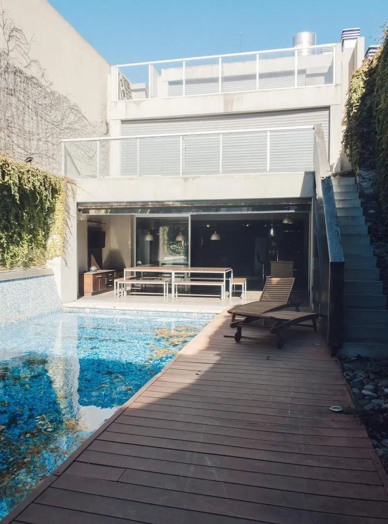 Casa alucinante en Parque Chacabuco de 3 plantas con galeria, parrilla y pileta! 2