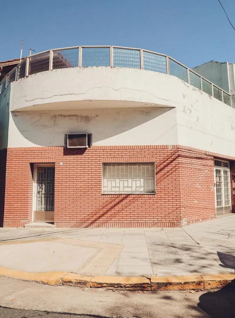 CASA EN  VENTA  DE 4 AMBIENTES TERRAZA COCHERA PARQUE CHACABUCO 4