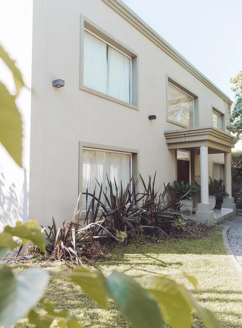 Muy linda casa con pileta de 3 habitaciones en barrio cerrado El Portillo! 3