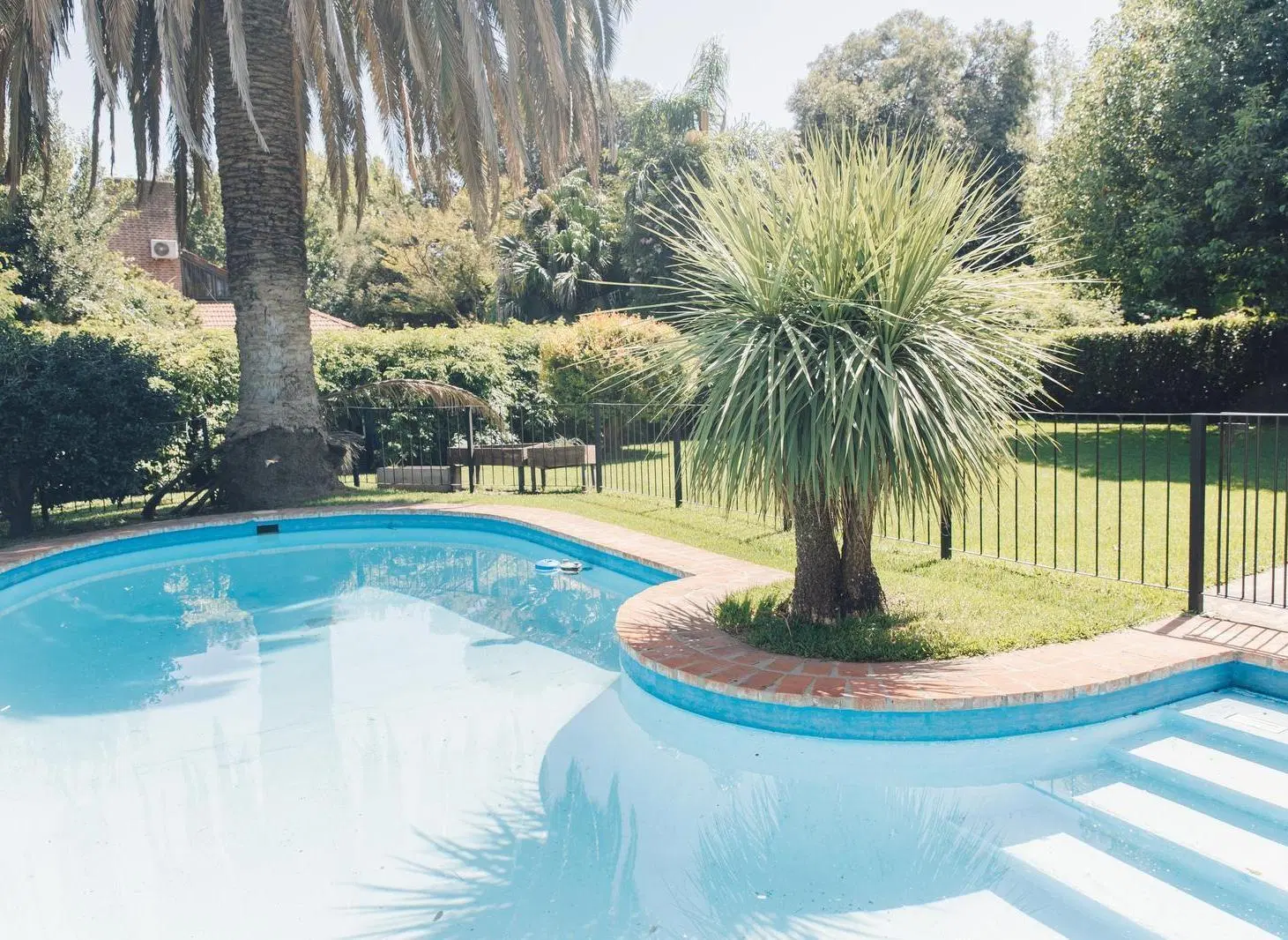Muy linda casa con 3 habitaciones , jardin , pileta y galeria con parrilla en Villa de Mayo! 2