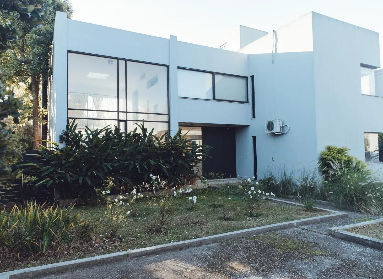 Muy linda casa de 2 plantas a la venta en Barrio Privado Boulevares en Pilar! 3