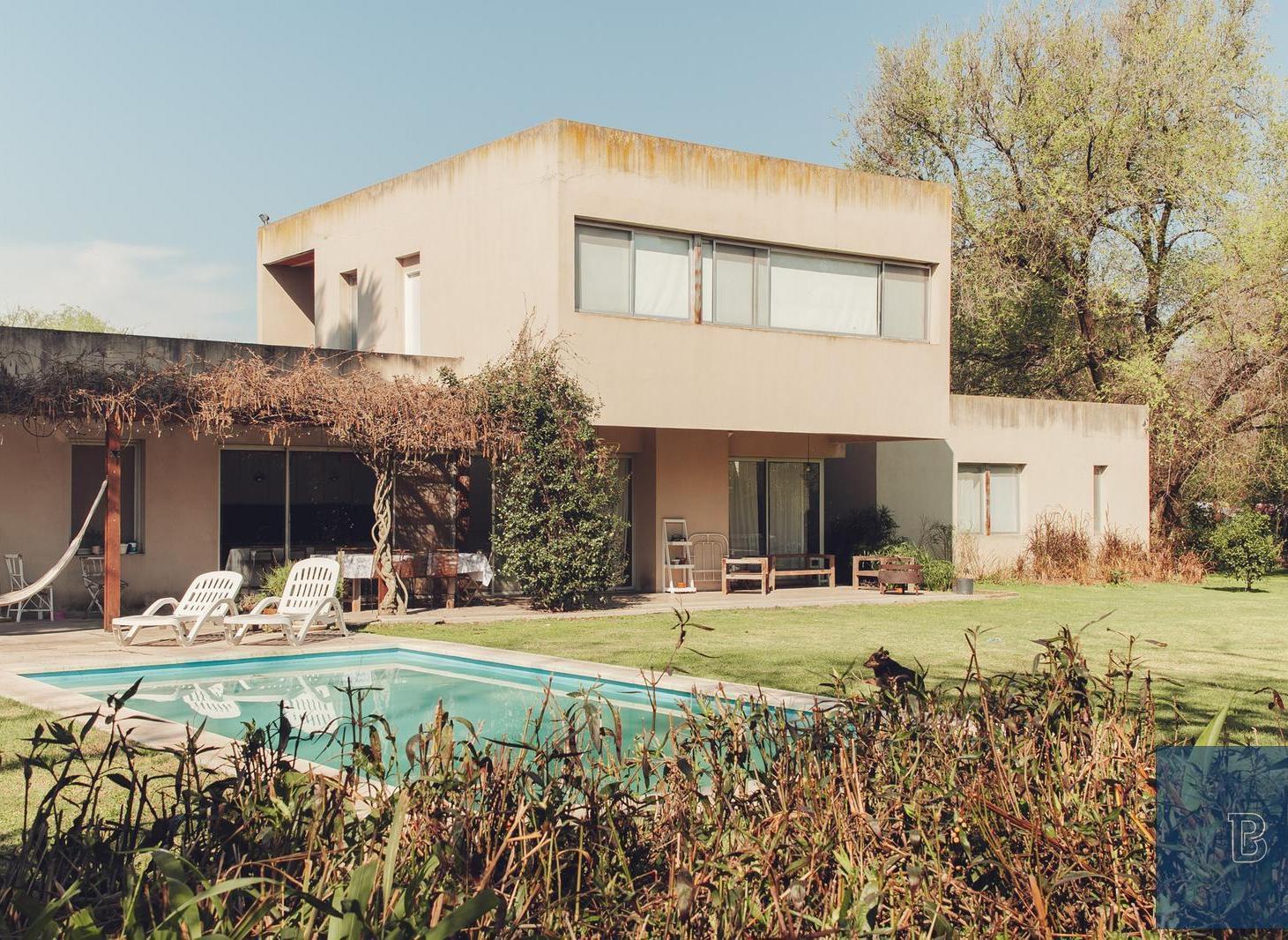Excelente casa a la venta en barrio Las Praderas en Villa De Mayo!