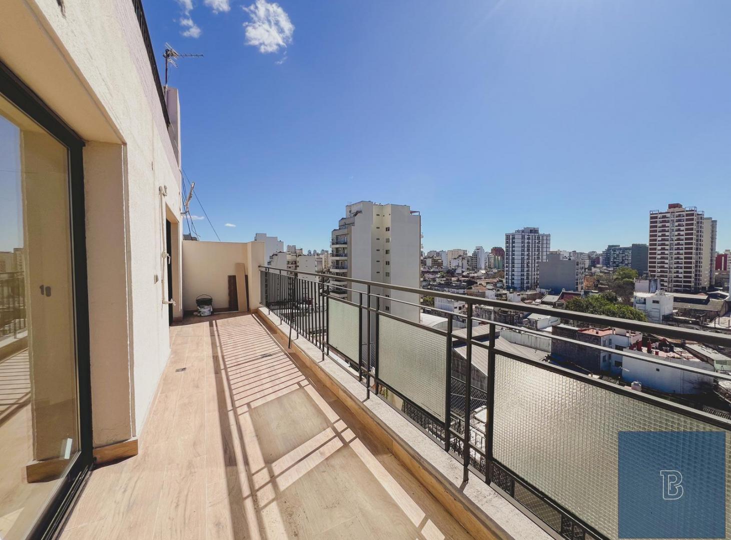 Foto de Muy lindo Departamento de 3 ambientes con Vista abierta sobre Av. San, imagen 2