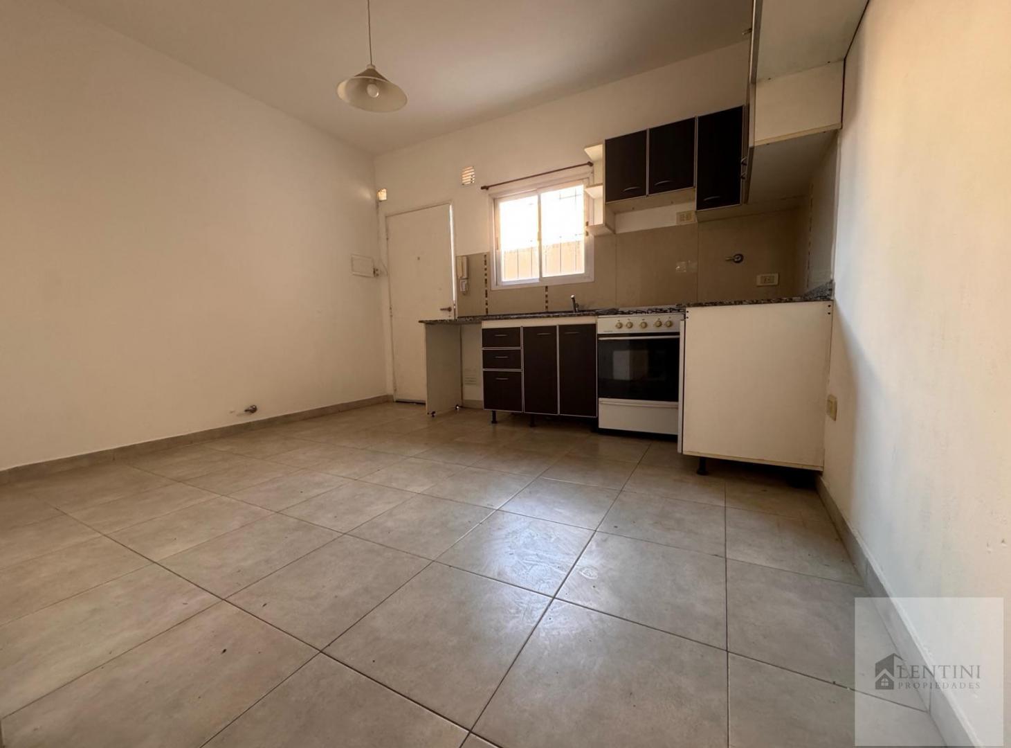 Foto de Departamento en alquiler 2 ambientes con balcón al frente refaccionado, imagen 3
