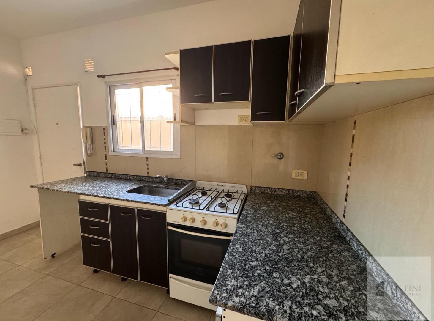 Foto de Departamento en alquiler 2 ambientes con balcón al frente refaccionado, imagen 2