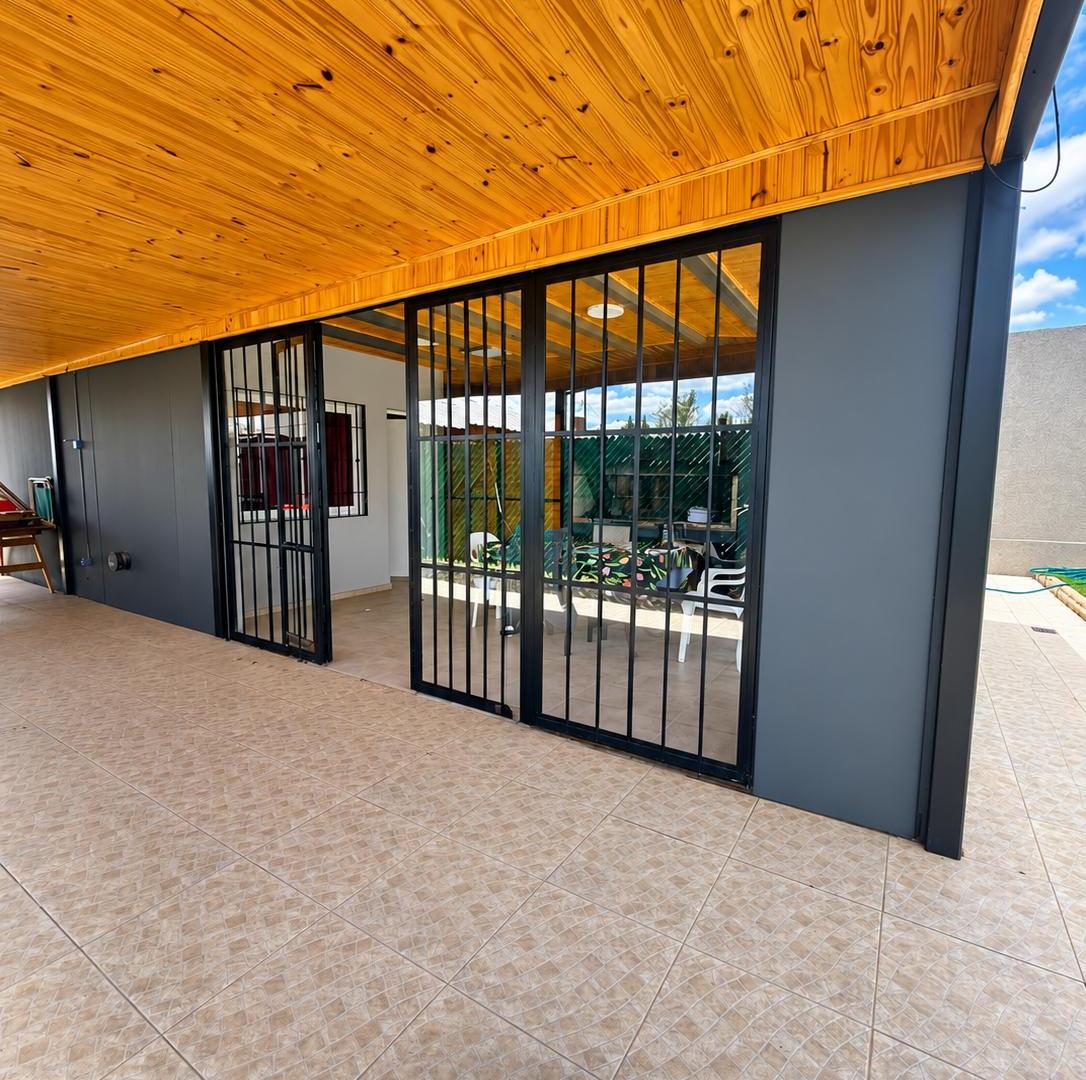 Foto de VENTA CASA 2 DORMITORIOS con PILETA y QUINCHO| TIERRA de SUEÑOS 3 ROLDAN, imagen 5