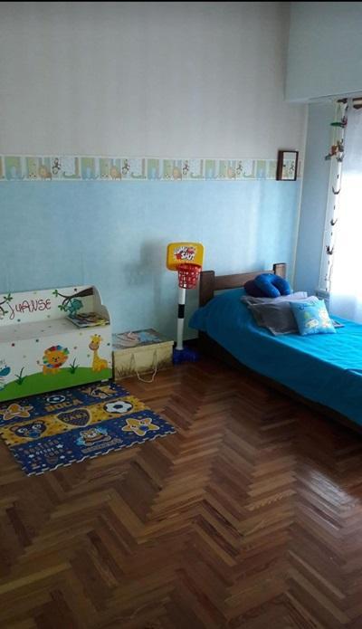 Foto de VENTA CHALET DE 4 AMBIENTES, QUINCHO, PATIO INTERNO, COCHERA, BARRIO, imagen 3