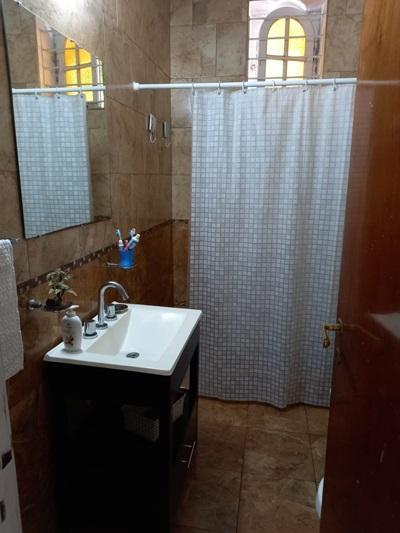 Foto de VENTA CHALET DE 4 AMBIENTES, QUINCHO, PATIO INTERNO, COCHERA, BARRIO, imagen 5