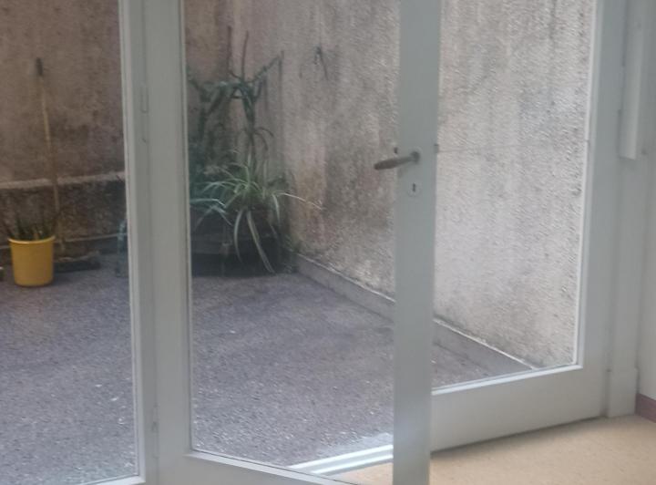 ALQUILER 24 MESES DEPARTAMENTO 2 AMBIENTES PLANTA BAJA CON PATIO MACROCENTRO.  2