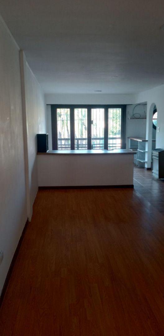 Foto de VENTA PH 3 AMBIENTES CON BALCON AL FRENTE Y CONTRAFRENTE. PARQUE LURO, imagen 3