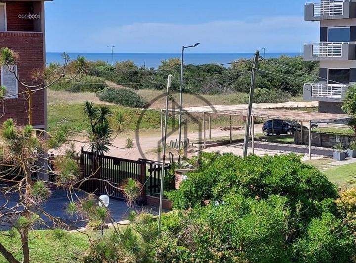 DEPARTAMENTO EN ALQUILER TEMPORARIO 3 AMB, A 70 MTS DE LA PLAYA.COCHERA CUBIERTA.PINAMAR-