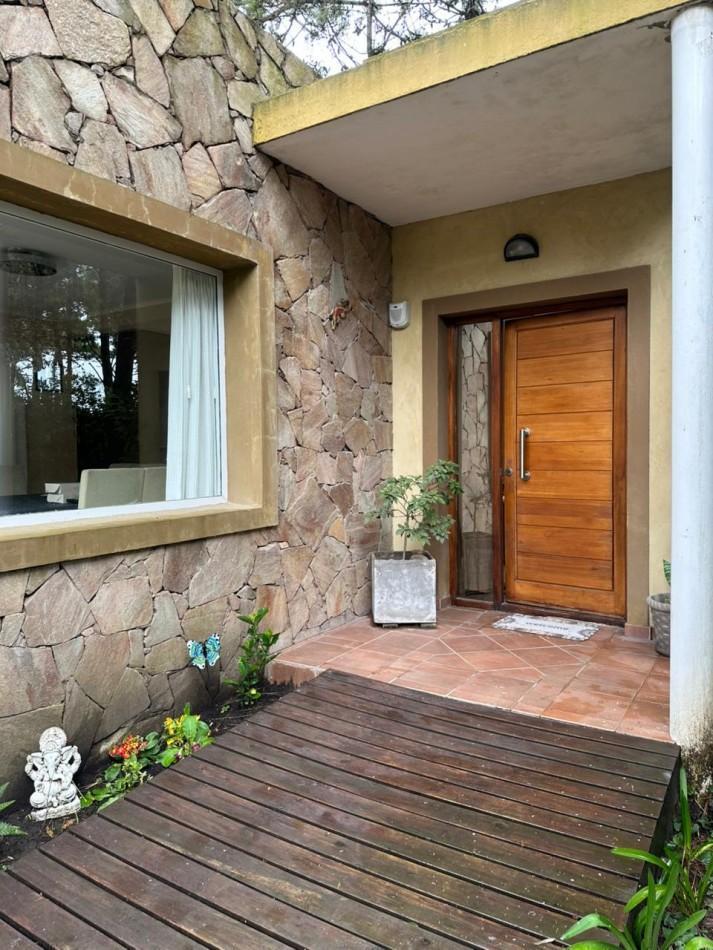 CASA EN ALQUILER TEMPORARIO 3HAB.2 BAÑOS.PARRILLA.JARDIN.ESTACIONAMIENTO CUBIERTO.BARRIO NAYADES