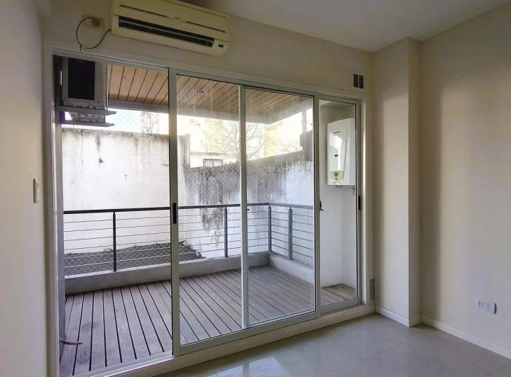 ALQUILER MONOAMBIENTE FLORES CON BALCON Y LUZ 4