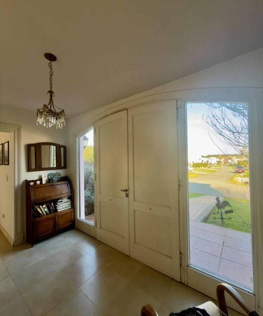 Foto de Espectacular chalet en alquiler de 250 m2 en barrio privado Rumenco, imagen 3
