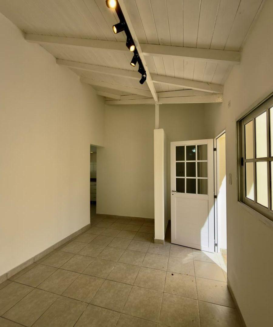 Foto de PH totalmente reciclado de 3 ambientes con cochera en venta en Peralta, imagen 2