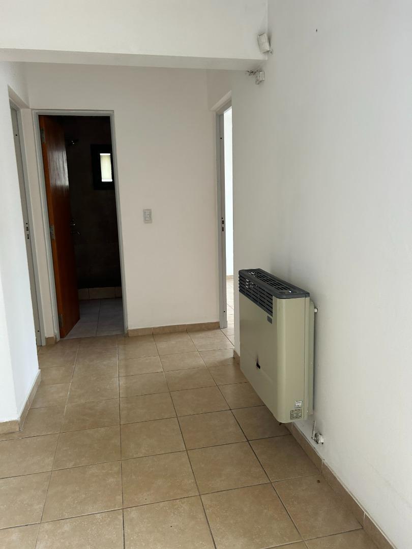 Foto de DEPTO 2 Dorm + cochera B° Los Robles en complejo cerrado., imagen 3