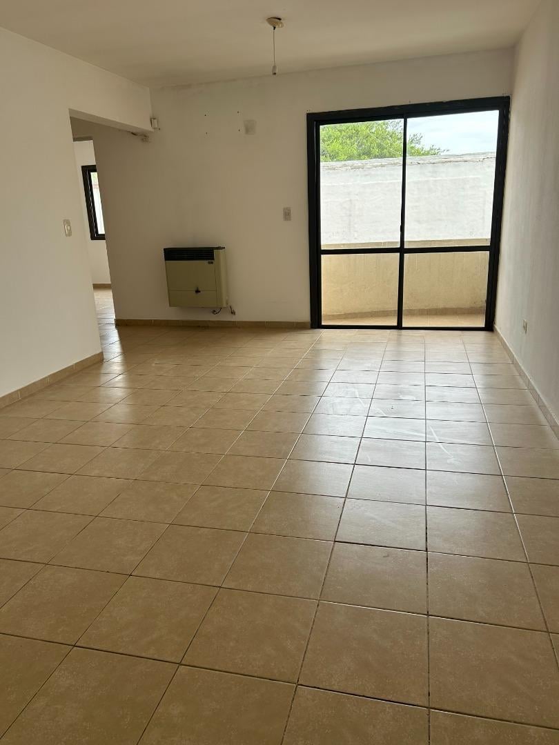 DEPTO 2 Dorm + cochera B° Los Robles en complejo cerrado.