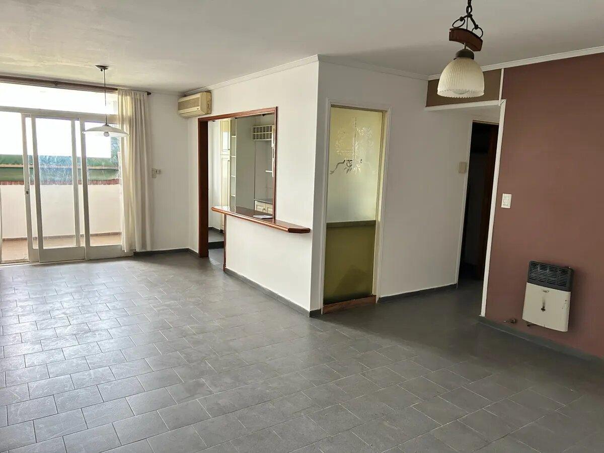 Foto de Departamento 3 Dormitorios + Cochera - Barrio Güemes, imagen 3