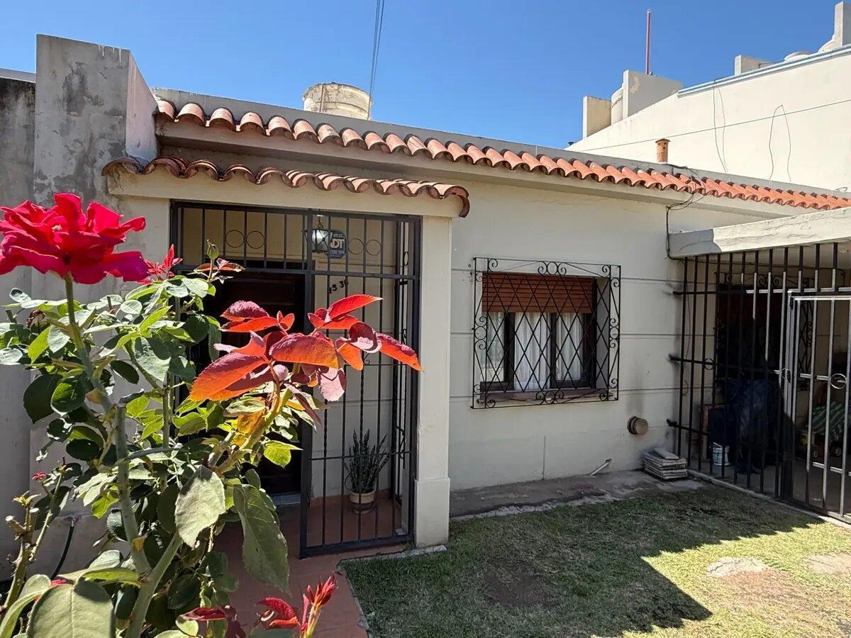 Foto de Casa De 3 Dormitorios Con Gran Parque., imagen 2