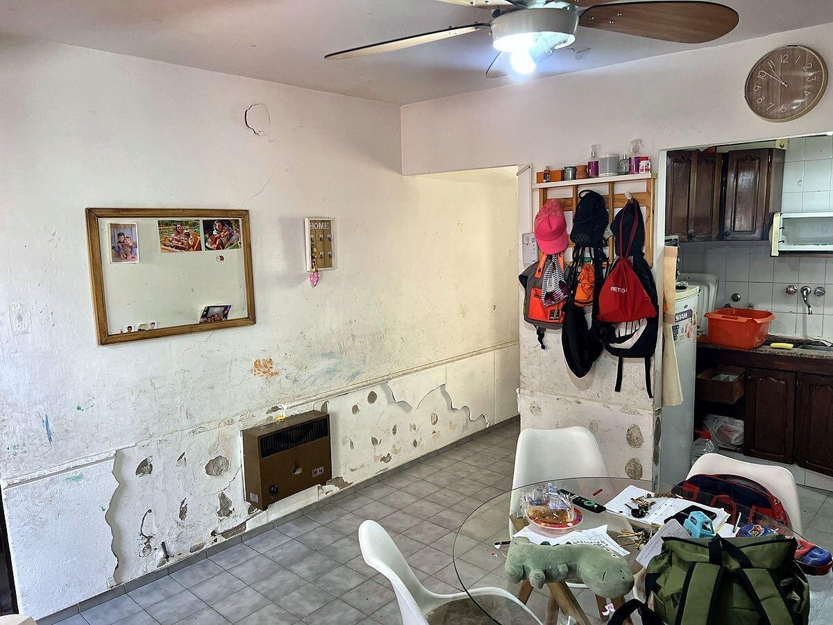 Foto de PH 2 dormitorios en venta, planta baja con patio y escritura, barrio, imagen 2