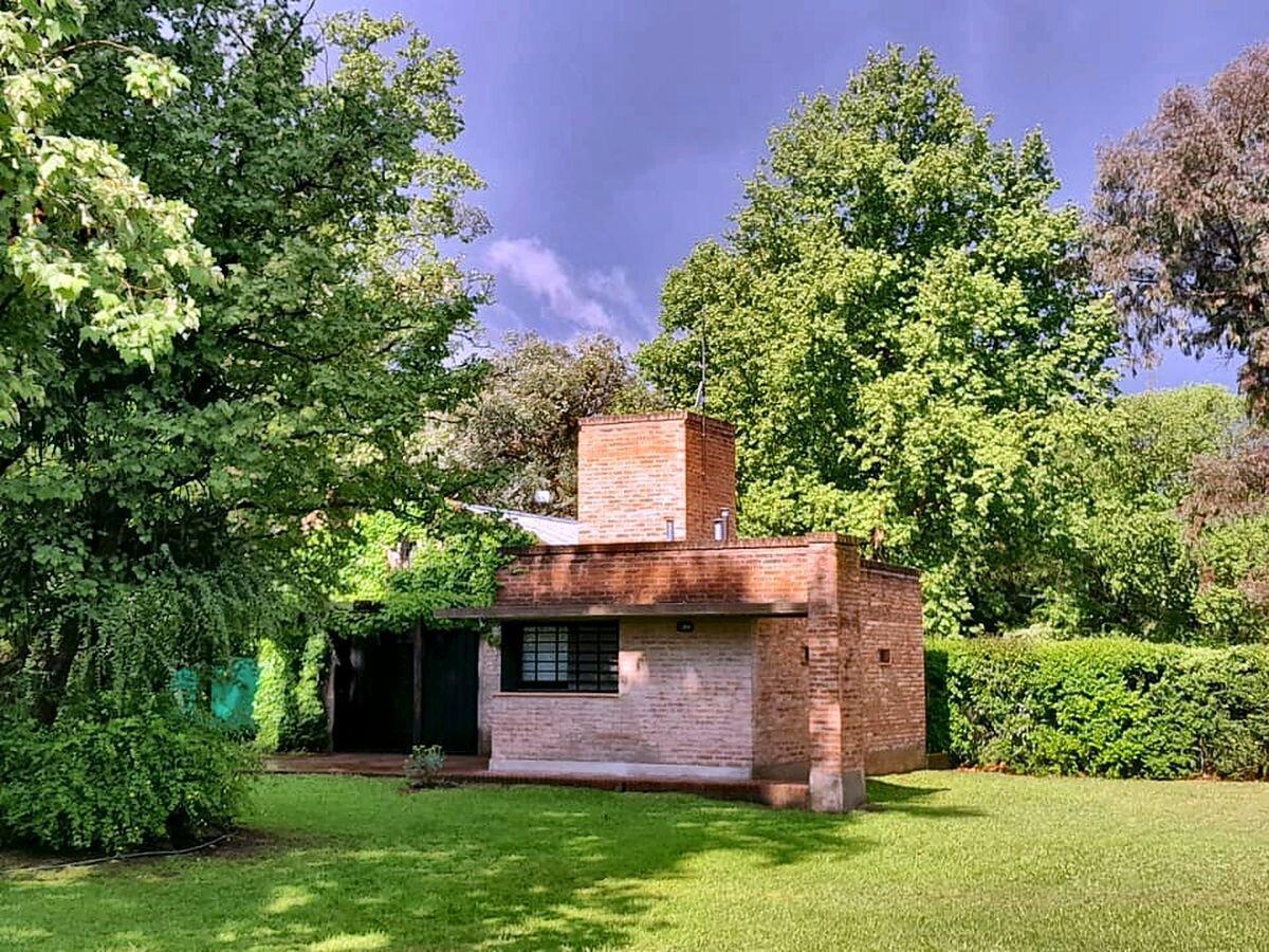 Foto de Casa en venta 2 dorm + quincho, parque de 1.200 m² a 150 m del río, imagen 1