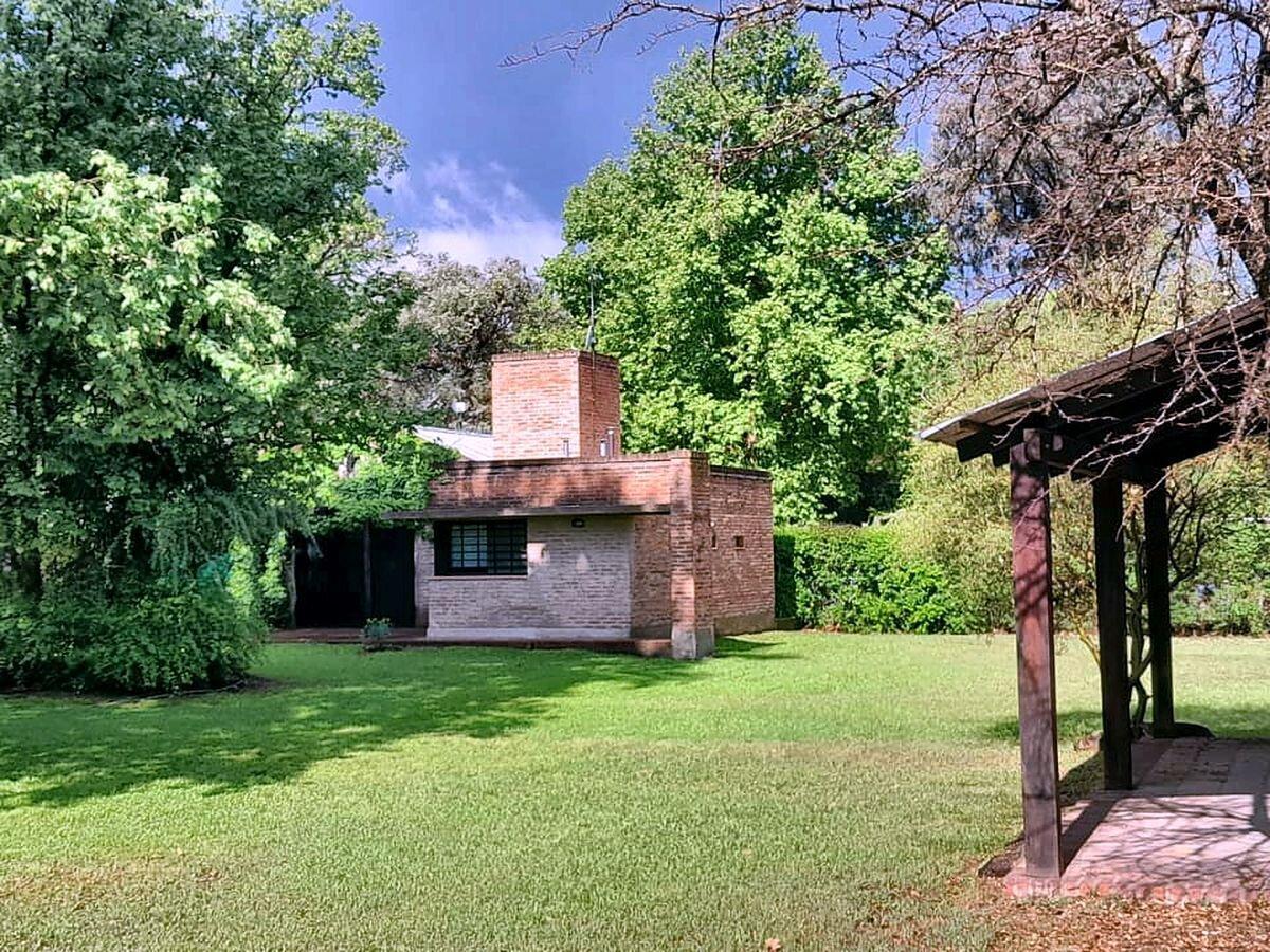 Foto de Casa en venta 2 dorm + quincho, parque de 1.200 m² a 150 m del río, imagen 3