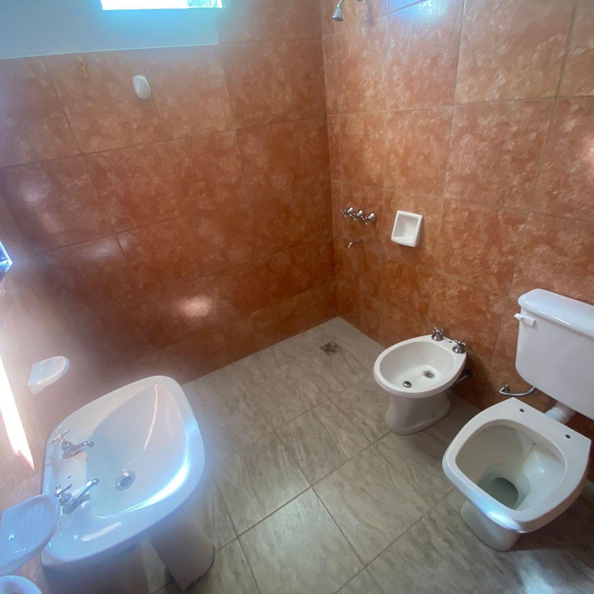 Gran Casa Recientemente Renovada! con Patio y Asador! Opcional Uso Comercial 4