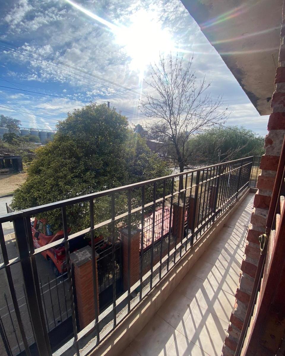 ¡O P o R T U N I D a D! Gran Casa con Depto en Zona Sur! 2