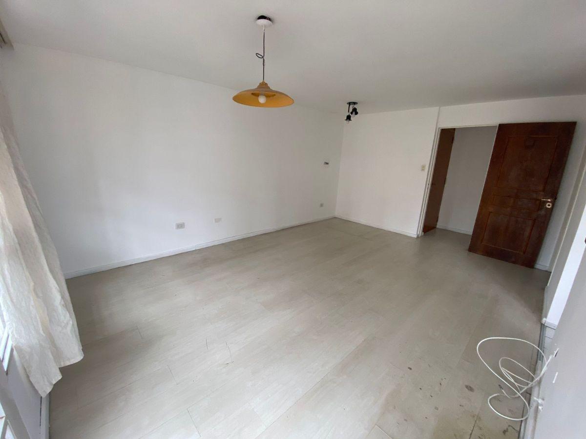 Foto de A UNA CUADRA DEL BUEN PASTOR! AMPLIO Y CON BALCON!, imagen 2