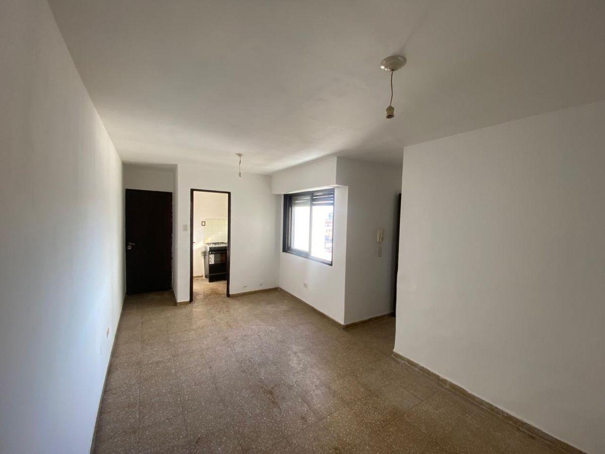 Foto de DEPARTAMENTO DE 1 DORMITORIO, AMPLIO Y LUMINOSO, CENTRO DE LA CIUDAD, imagen 2