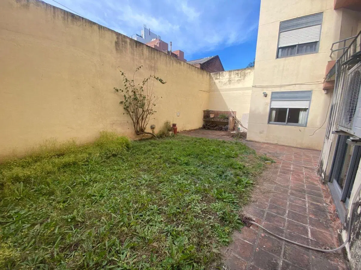 AMBIENTES AMPLIOS Y CÓMODOS EN PLANTA BAJA, PATIO 2
