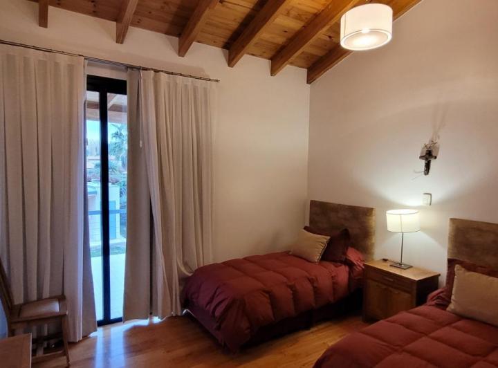 Bellísima casa en Chacras de Coria 5