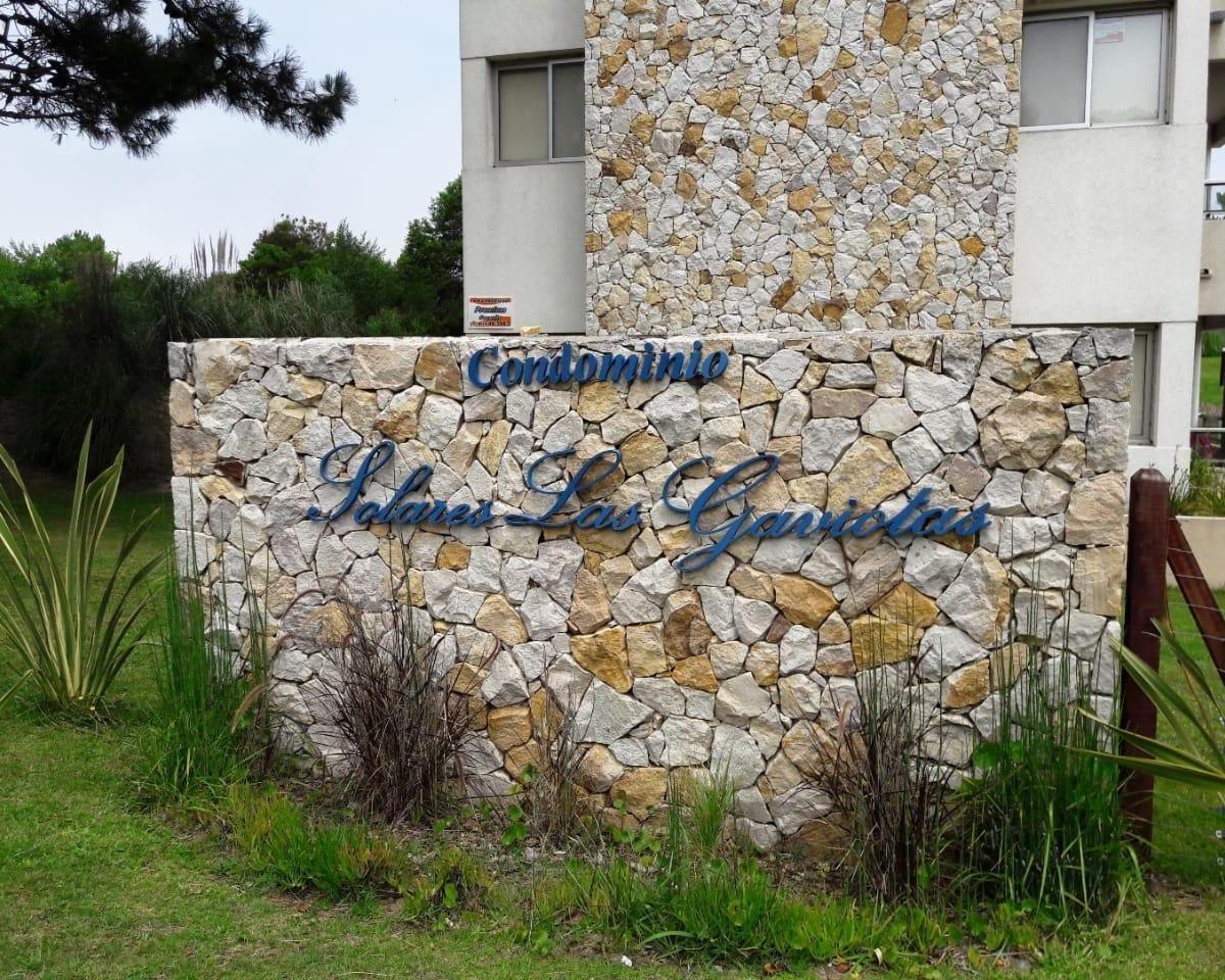 Luminoso Departamento 3 Amb C/ Cochera en Venta en Las Gaviotas 4