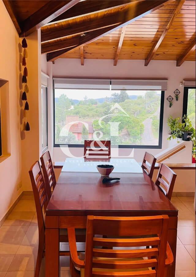 Casa de Categoría en Zona Residencial de Villa Carlos Paz, B. Villa del Lago 4