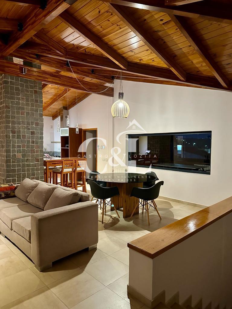 Casa de Categoría en Zona Residencial de Villa Carlos Paz, B. Villa del Lago 1