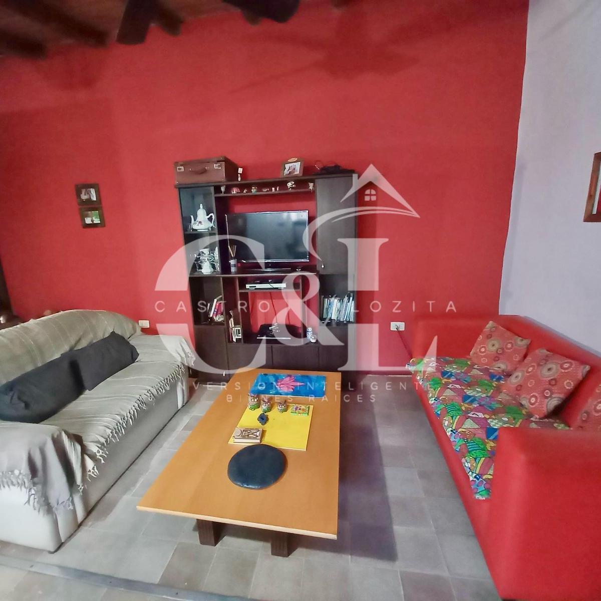 Se Vende Propiedad Céntrica de 3 Dorm. en Tanti 1