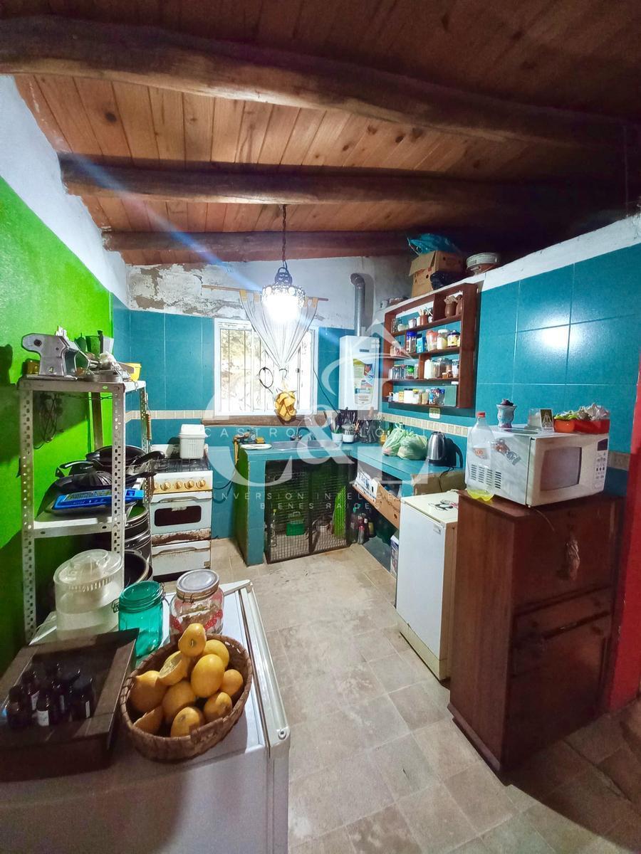 Se Vende Propiedad Céntrica de 3 Dorm. en Tanti 5