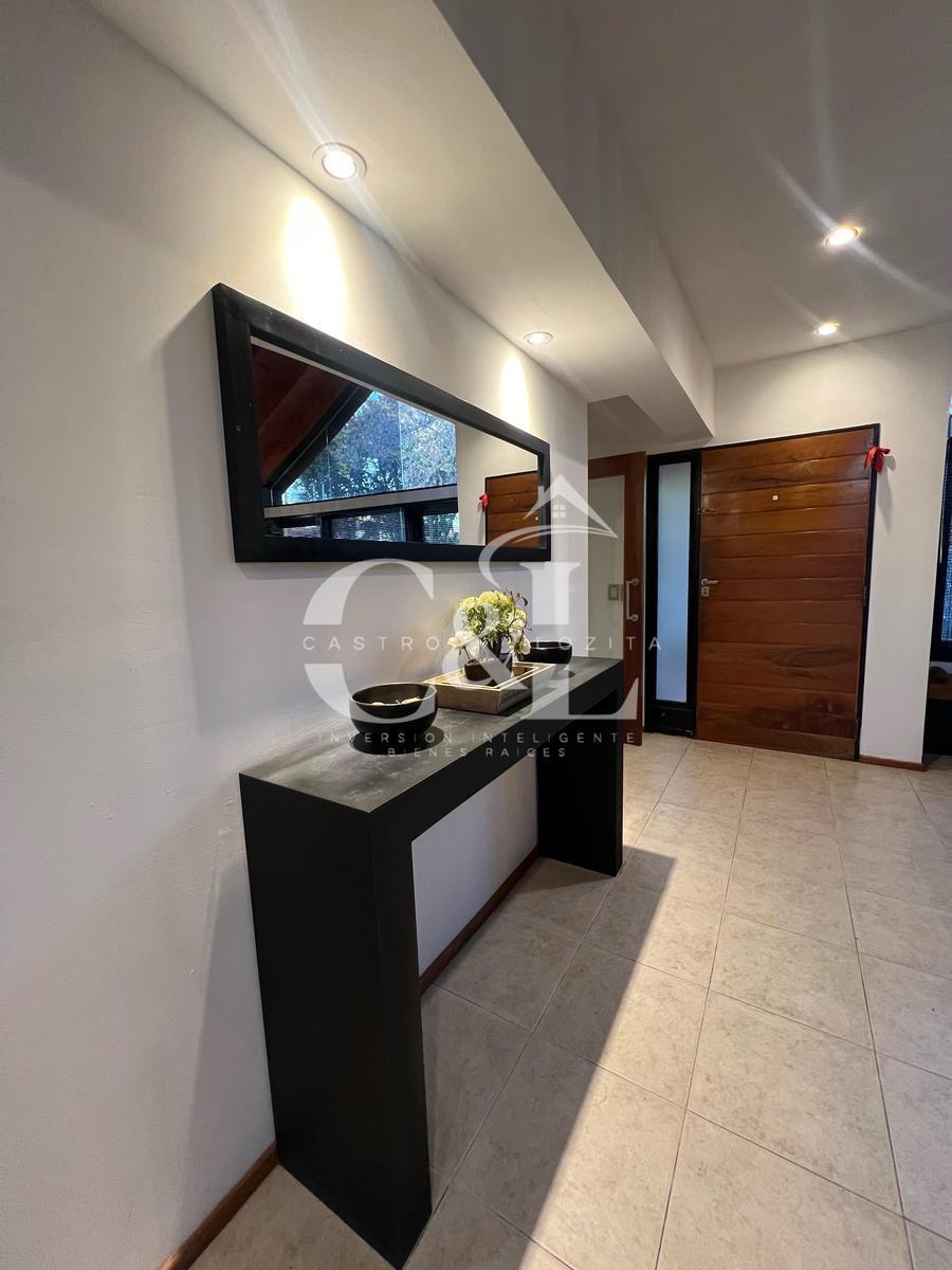 Casa de Categoría de 3 Dorm. con Pileta en Sta Rita, Villa Carlos Paz 1